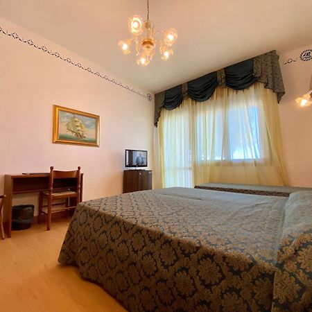 לידו די ג'סולו Hotel Florida מראה חיצוני תמונה