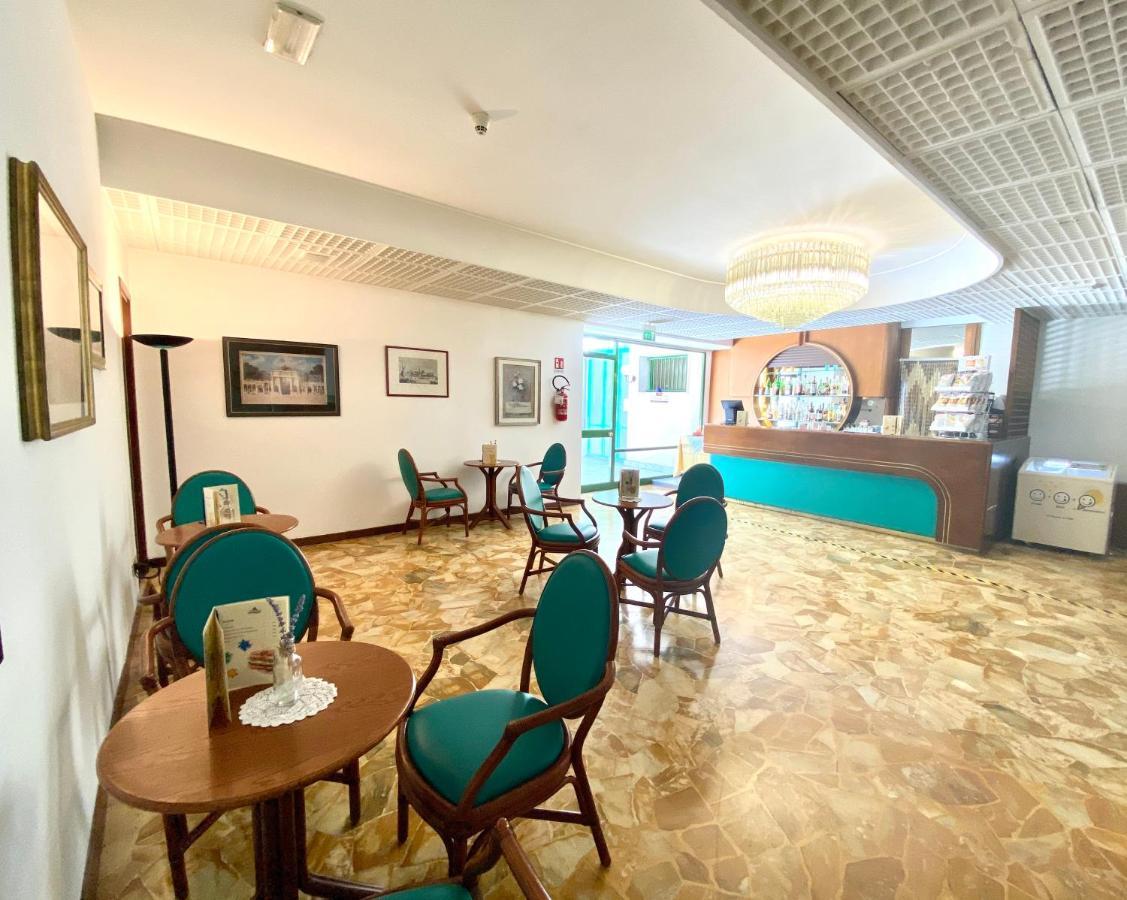 לידו די ג'סולו Hotel Florida מראה חיצוני תמונה