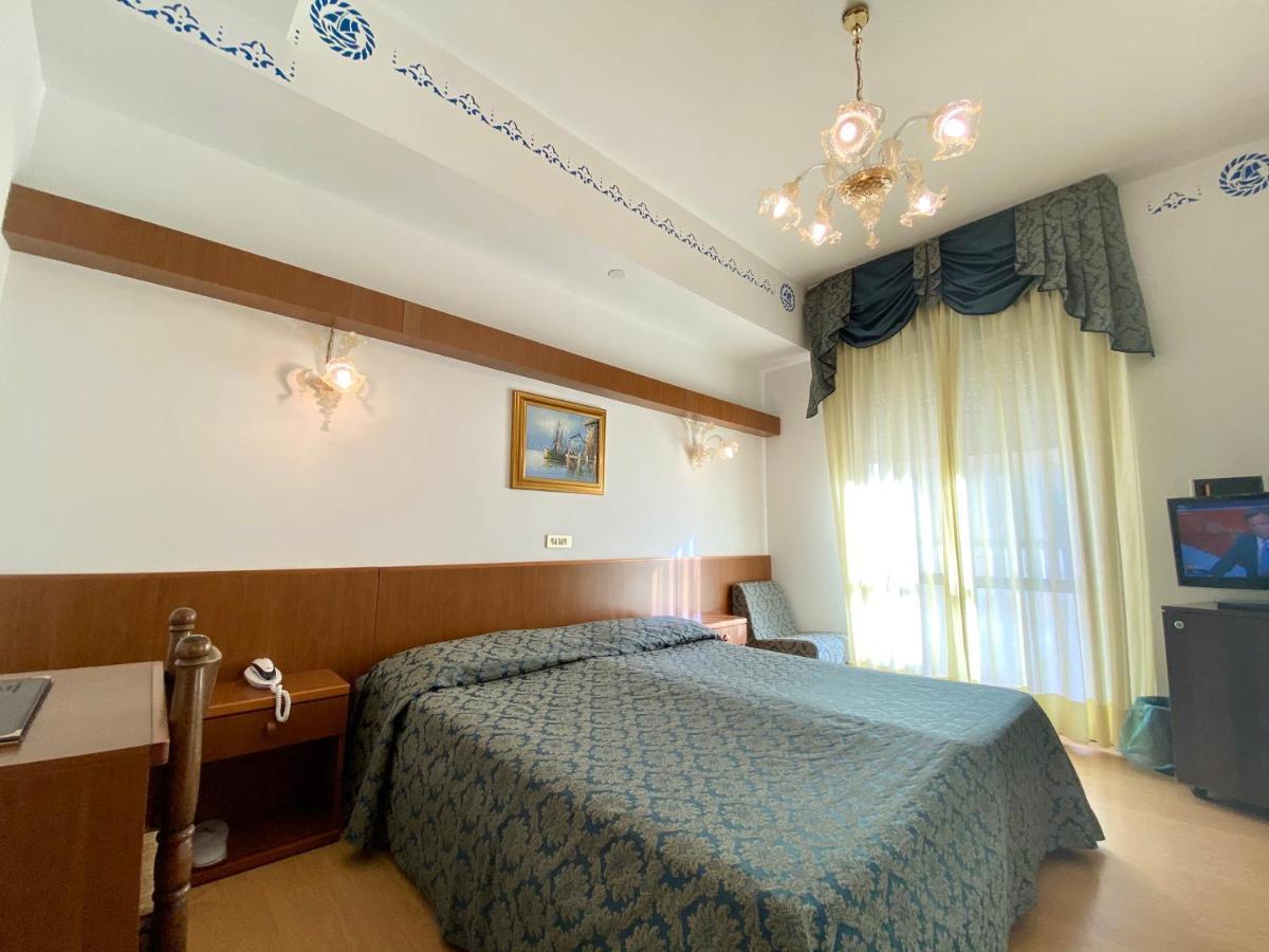 לידו די ג'סולו Hotel Florida מראה חיצוני תמונה