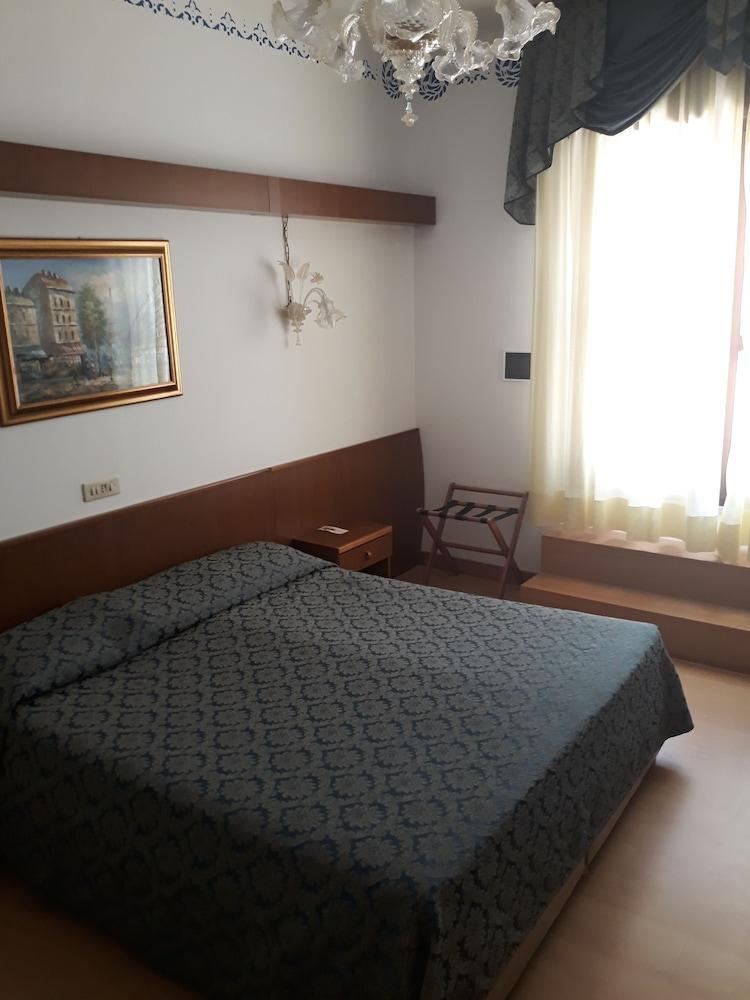 לידו די ג'סולו Hotel Florida מראה חיצוני תמונה