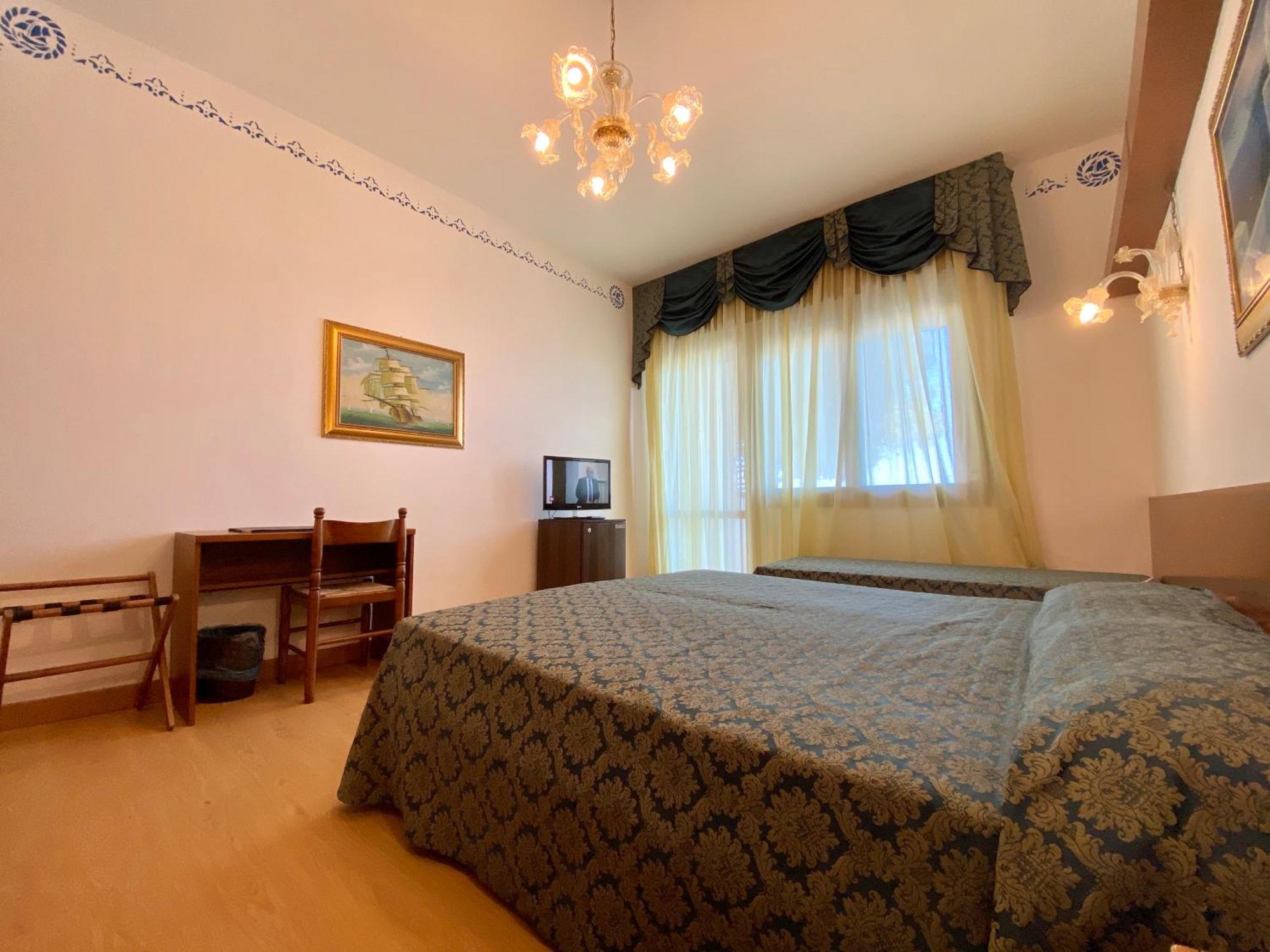 לידו די ג'סולו Hotel Florida מראה חיצוני תמונה