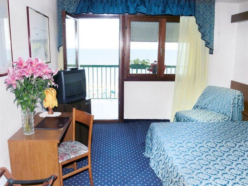 לידו די ג'סולו Hotel Florida מראה חיצוני תמונה
